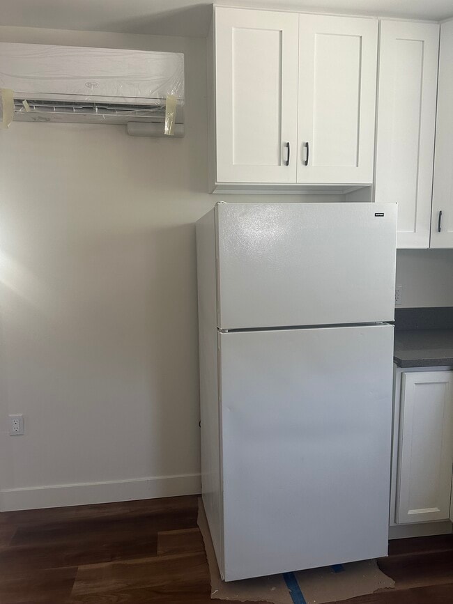 kitchen - 7333 Kraft Ave