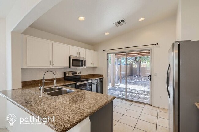 Foto del edificio - 3324 S 95th Dr, Tolleson, AZ, 85353