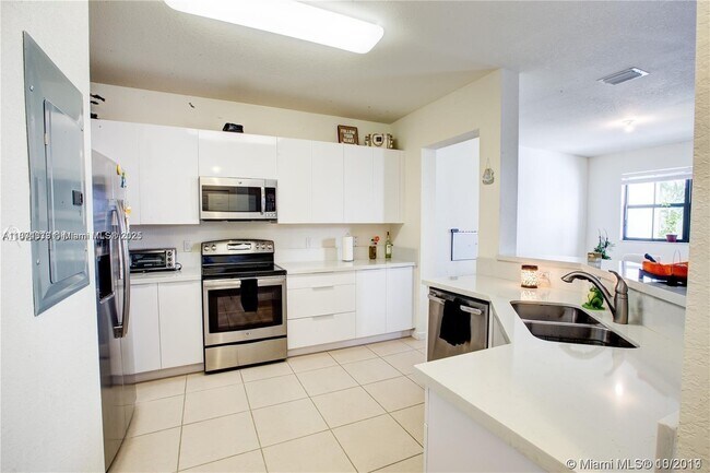 Foto del edificio - 10600 NW 88th St