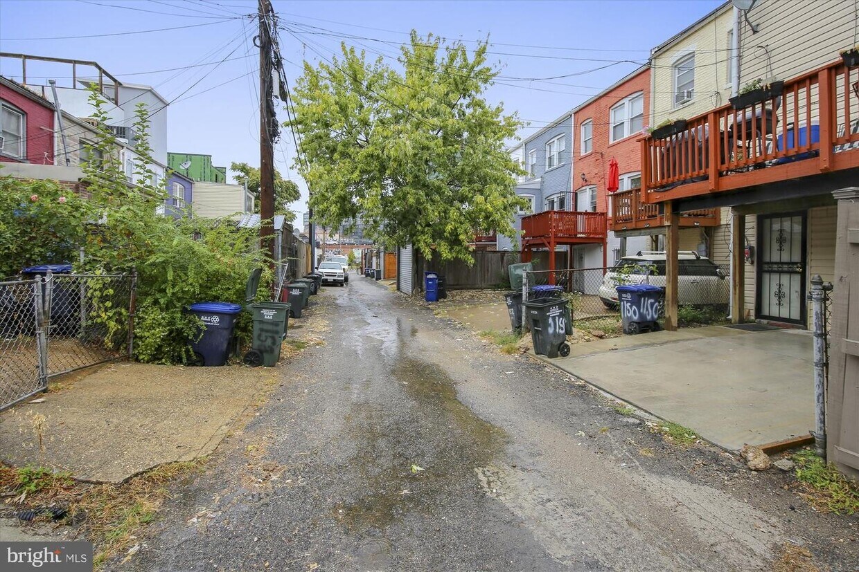 Primary Photo - 1155 3rd St NE