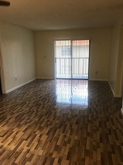 Building Photo - 9710 Hammocks Blvd