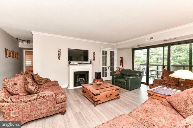 Building Photo - 309 Yoakum Pkwy