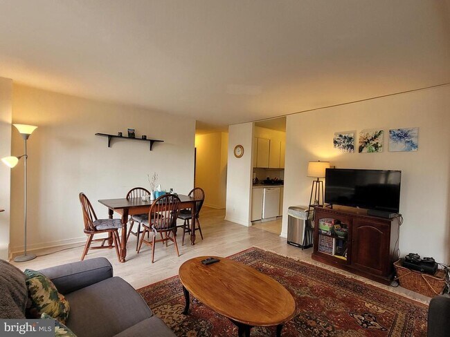 Foto del edificio - 224-30 W Rittenhouse Square