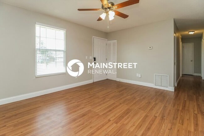 Building Photo - 3 Bedroom Pet-Friendly Home in Deltona, FL...