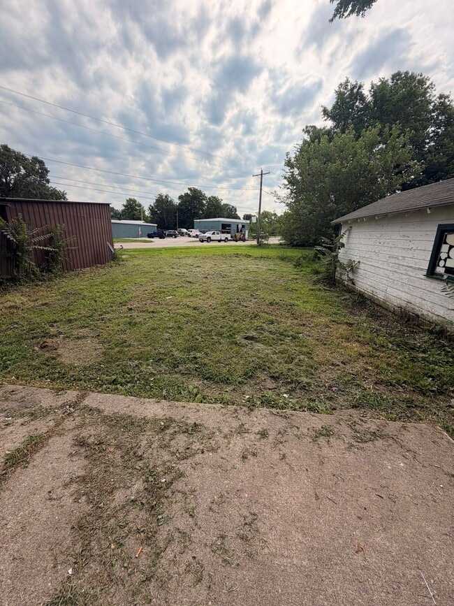 Building Photo - 235 S Whitesboro St