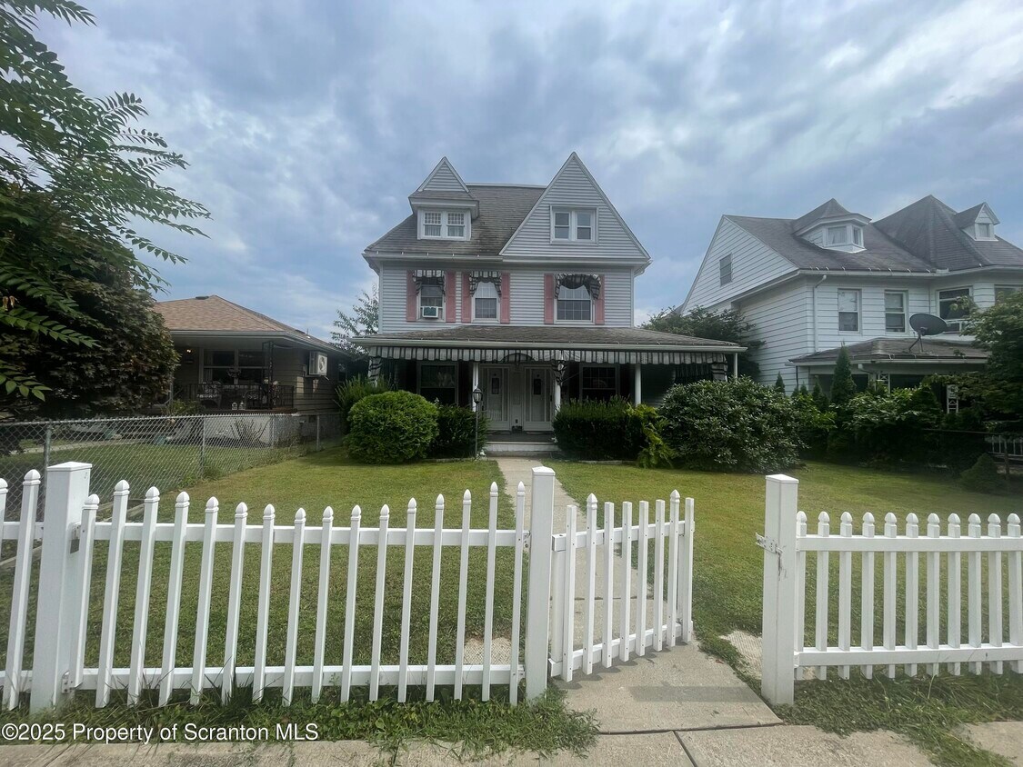 Foto principal - 608 N Sumner Ave