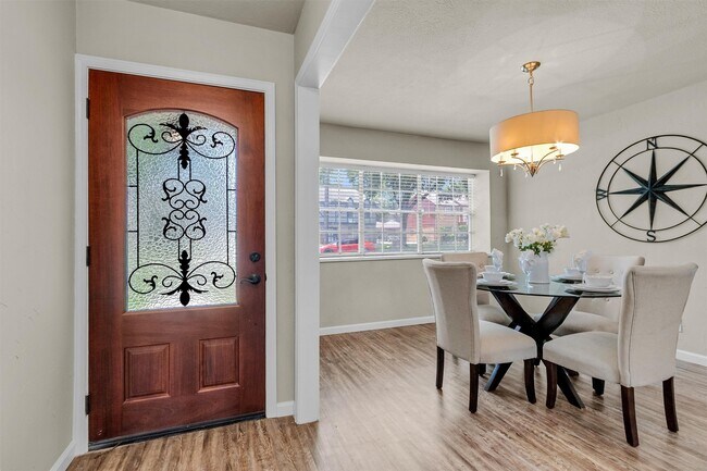 Building Photo - 7911 Heathrow Ln
