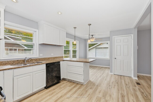 Foto del edificio - 14714 Ellis Ave