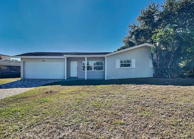 Building Photo - 1355 Stratford Dr