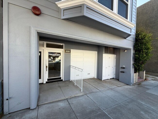 Foto del edificio - Luxury Pacific Heights 3BD/2.5BA with Private Rooftop Deck