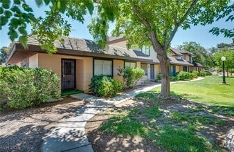 Building Photo - 6211 Meadow Brook Ln