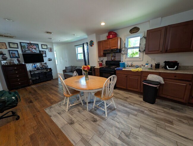 Foto del edificio - 1418 Mattison Ave