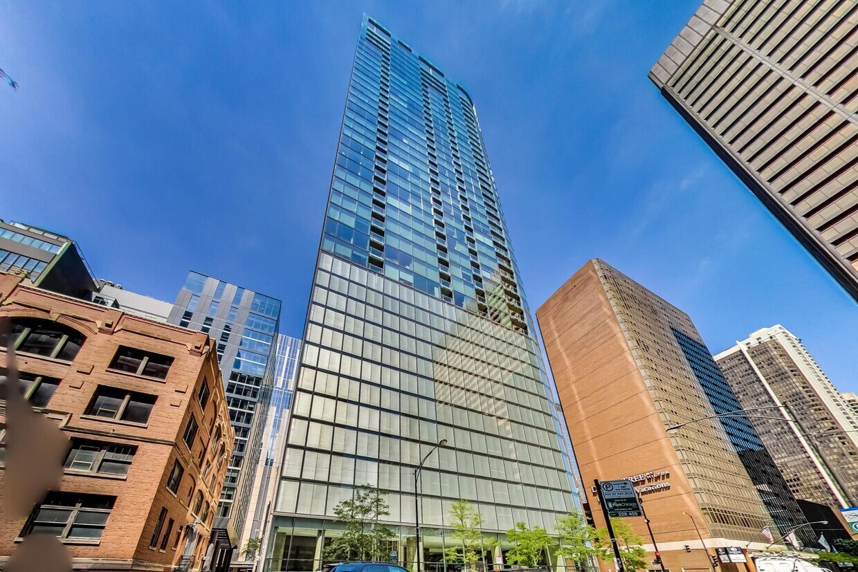 Foto principal - 600 N Fairbanks Ct