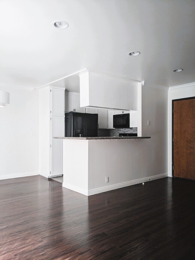 Building Photo - 11162 Camarillo St