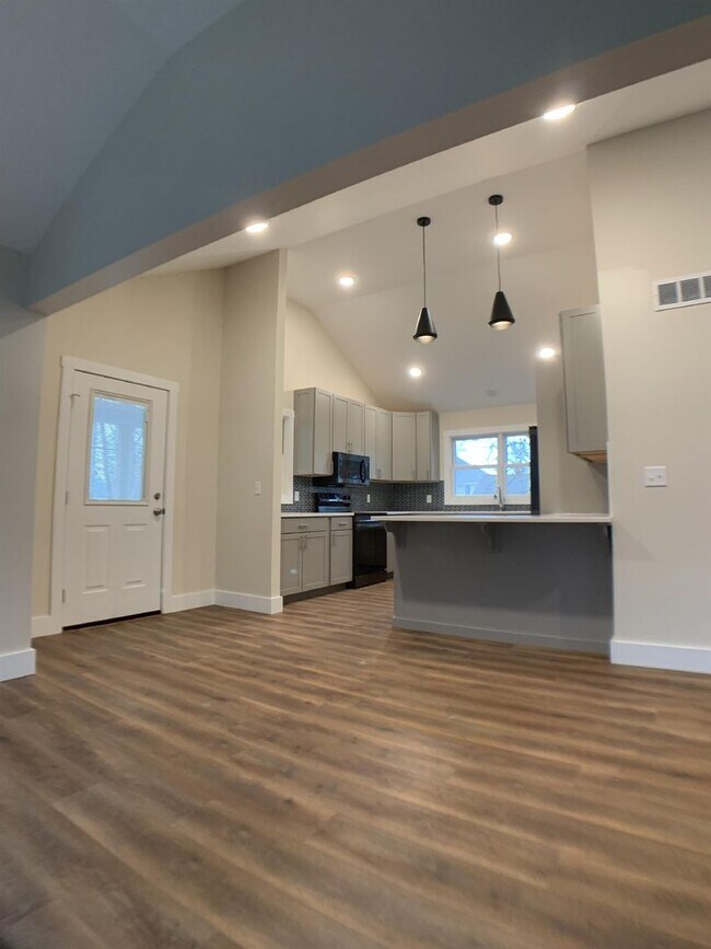 Foto del edificio - 1215 E Hunter Ave