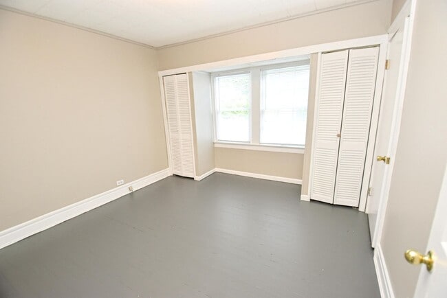 Building Photo - 2 bedroom 1 bath home in South Bend IN