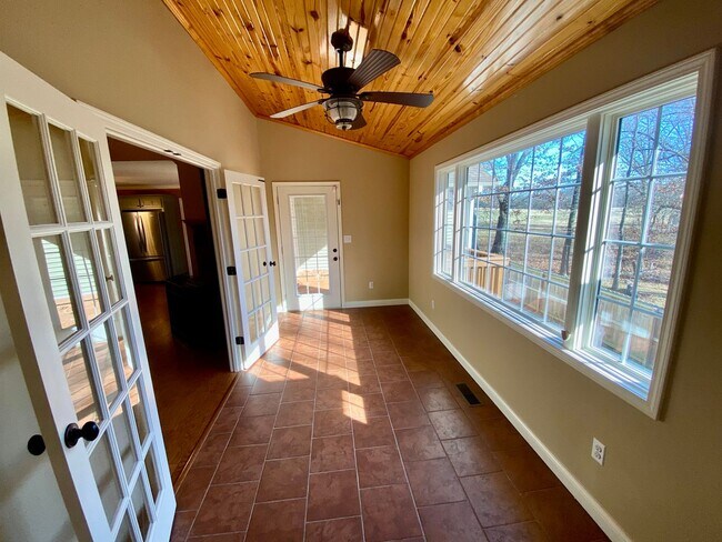Building Photo - 5 bedroom - 3 bath Farm House  - 251 Woodview