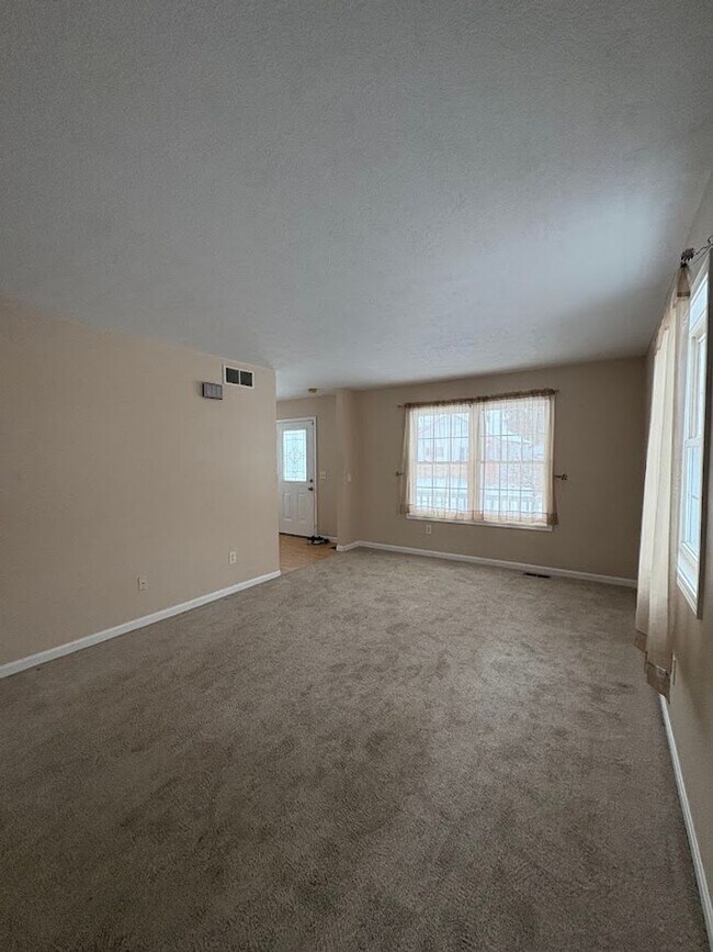 Foto del edificio - Three bedroom two bathroom home for rent