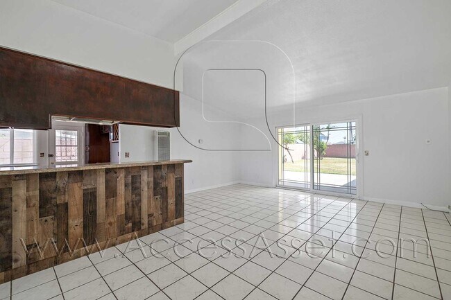 Building Photo - Charming 3 Bed/2 Bath Home In La Puente Ne...
