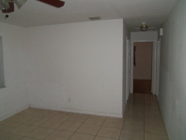 Foto del edificio - 3401 SW 12th Pl