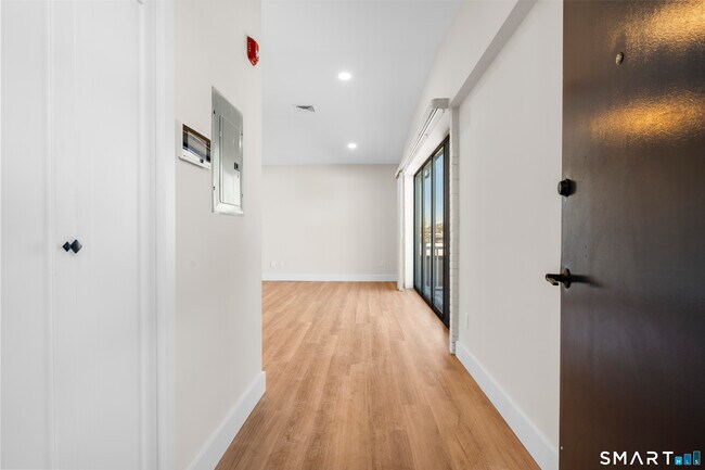 Foto del edificio - 937 Post Rd