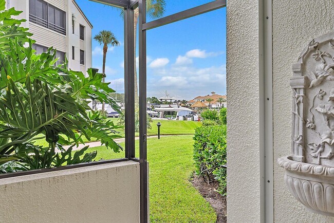 Foto del edificio - 811 Oak Harbour Dr