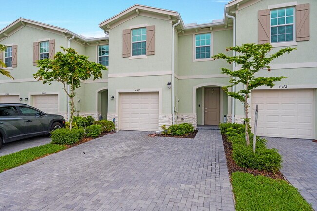 Foto del edificio - 4370 Pond Lily Ln
