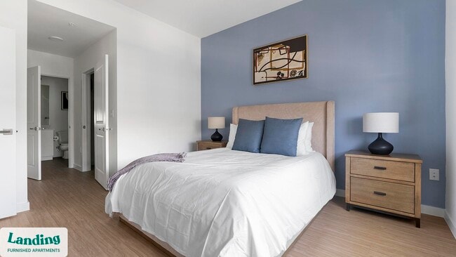 Foto del edificio - 7301 Lake Bank Lp