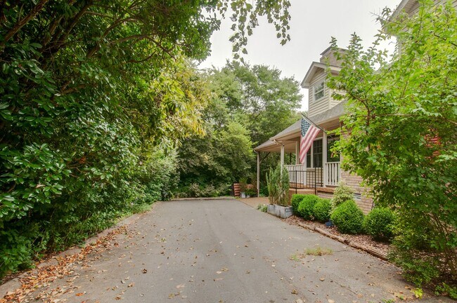 Building Photo - 5535 Thalman Dr