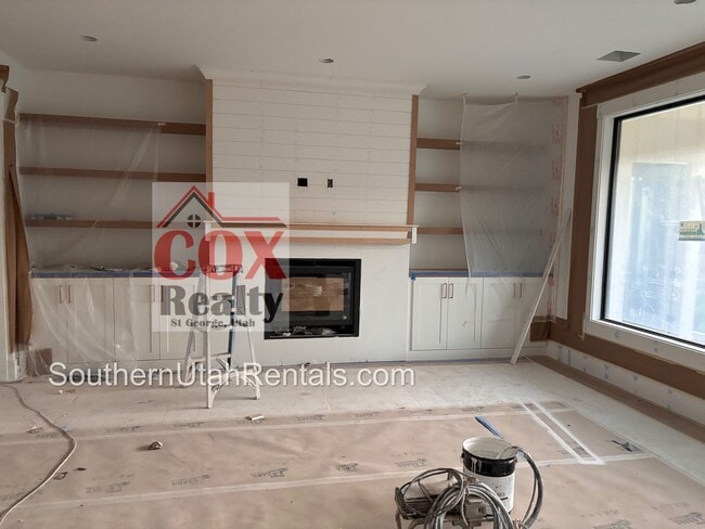 Building Photo - Brand New 6 bedroom with RV Garage and Hot...