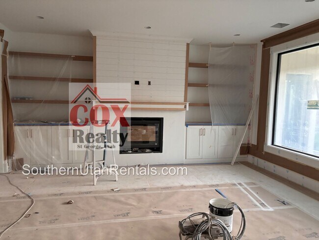 Foto del edificio - Brand New 6 bedroom with RV Garage and Hot...