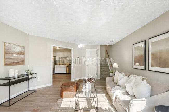 Building Photo - 10 Ironstone Ct