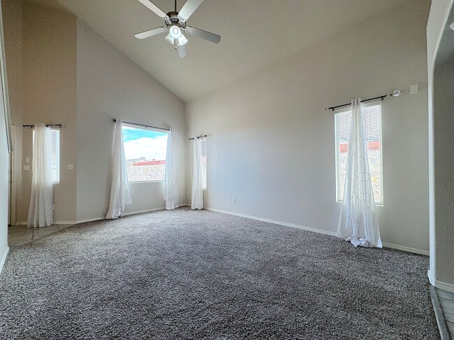 Building Photo - Northeast El Paso 4 Bed Refrig A/C with Bo...