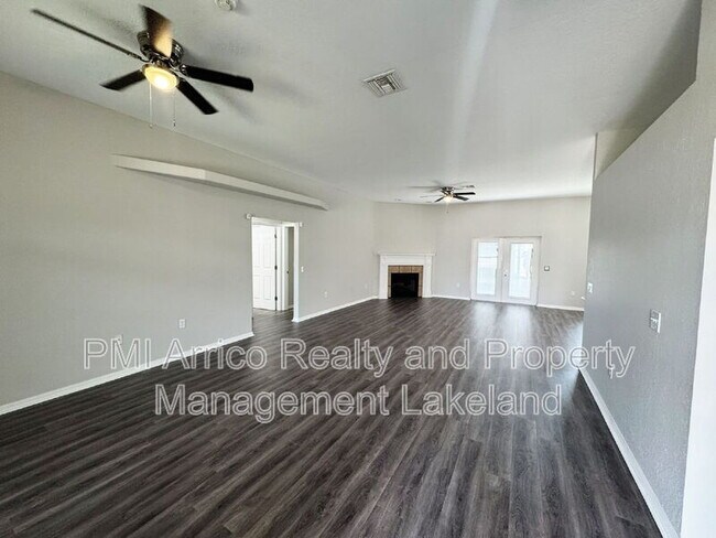 Foto del edificio - 346 Sterling Dr