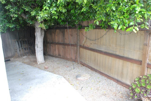 Foto del edificio - 7053 Corbin Ave