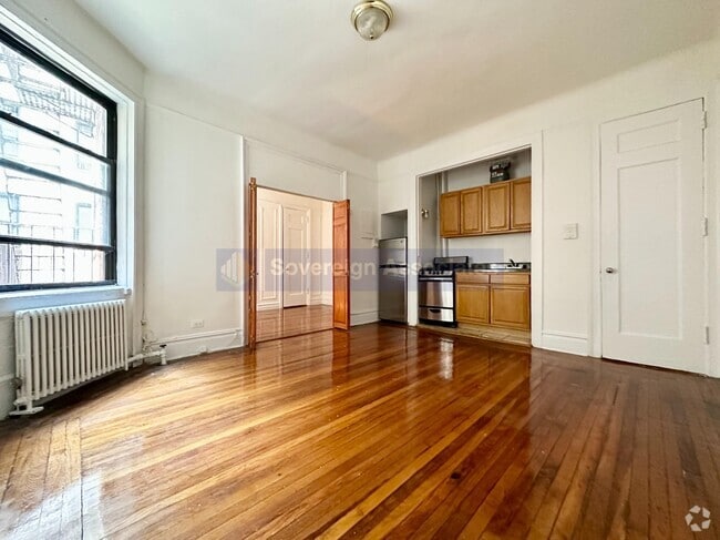 Building Photo - 45 Tiemann Pl