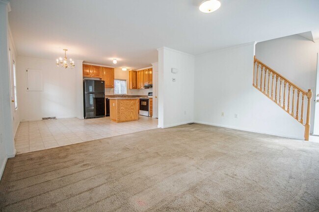 Foto del edificio - Located in Wiles Hill - Large 4 Bedroom House -  Available 8/05/2026