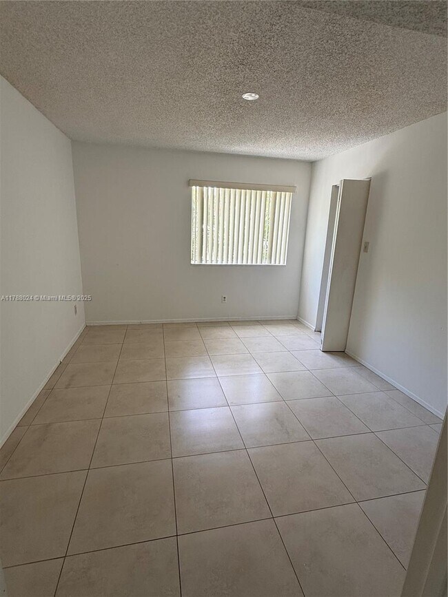 Foto del edificio - 10521 SW 158th Ct