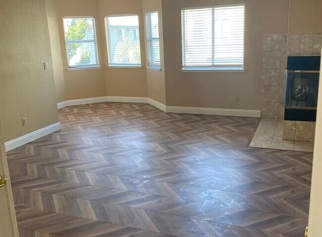 Foto del edificio - 1585 Foxwood Dr