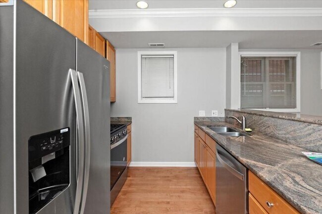 Foto del edificio - 2 bedroom in Chicago IL 60657