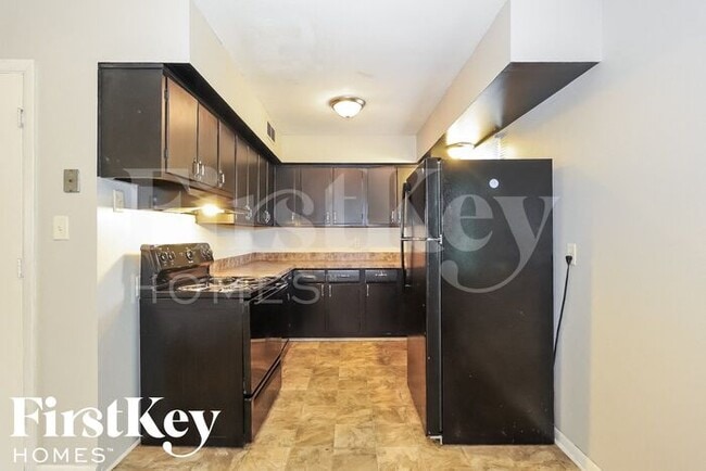 Foto del edificio - 5844 Sylvan Dr