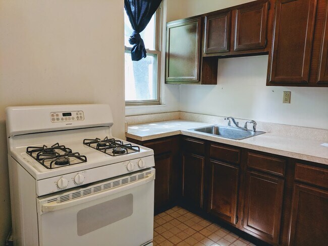 Building Photo - 5542 Fair Oaks St