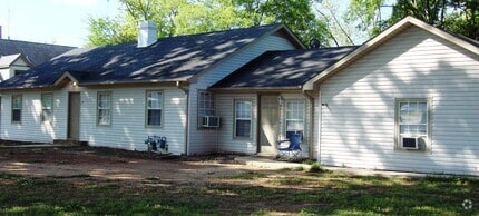 Building Photo - 725 Bloch St