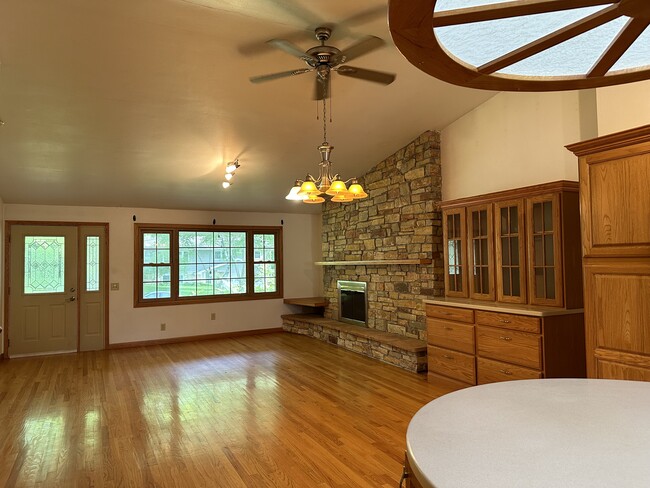 Building Photo - 6212 Strathmore Ln