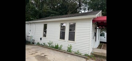 Building Photo - 225 Troy St NE