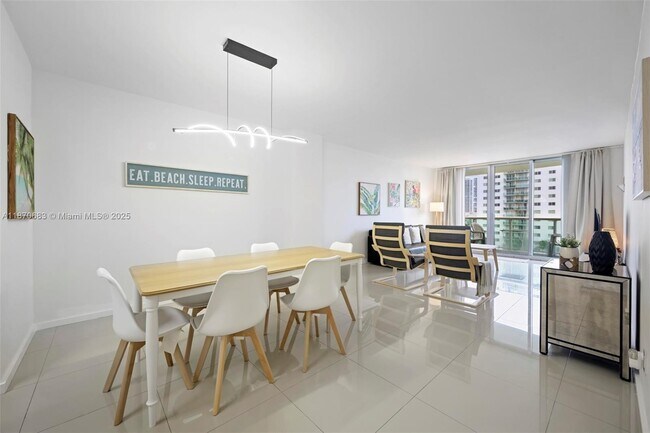 Foto del edificio - 19370 Collins Ave
