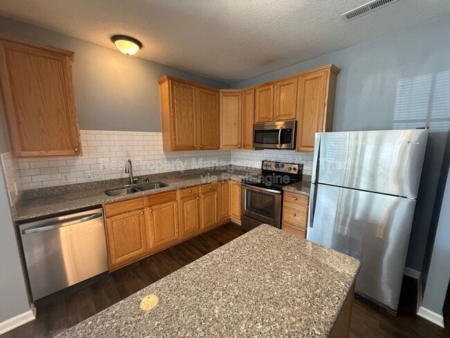 Foto del edificio - 1844 Olivers Crossing Cir