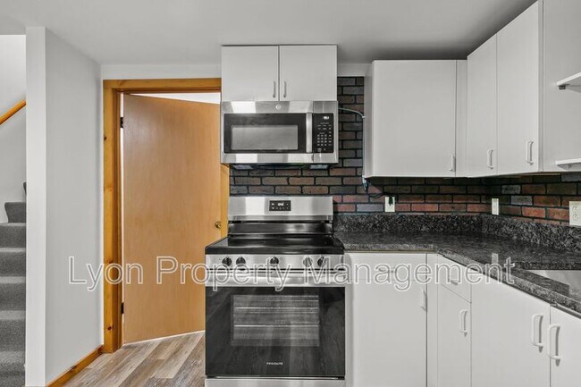 Foto del edificio - 1495 Ten Rod Rd
