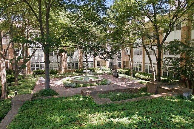 Foto del edificio - 220 Renaissance Pkwy NE