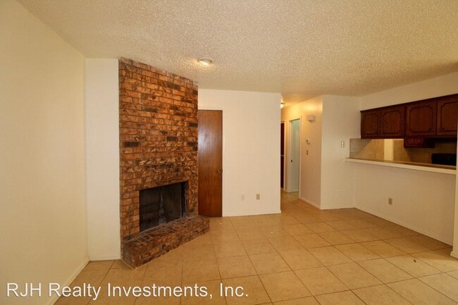 Building Photo - 901-903 Acacia Cir